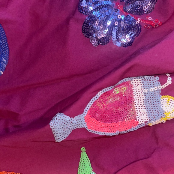 Set of shorts with a blouse with sequin appliqués, beautiful, one-piece - Picture 3 of 7